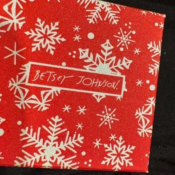 BETSEY JOHNSON Santa Claus Hat Pink Christmas Flamingos Dangle Drop Earrings NWT - Picture 3 of 7